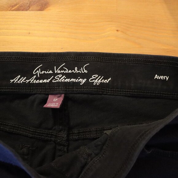 Gloria Vanderbilt, All around slimming effect black short, elastic waist - Picture 3 of 6